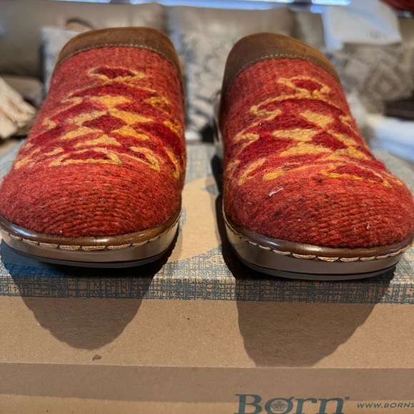 Born Clogs - Picture 4 of 6